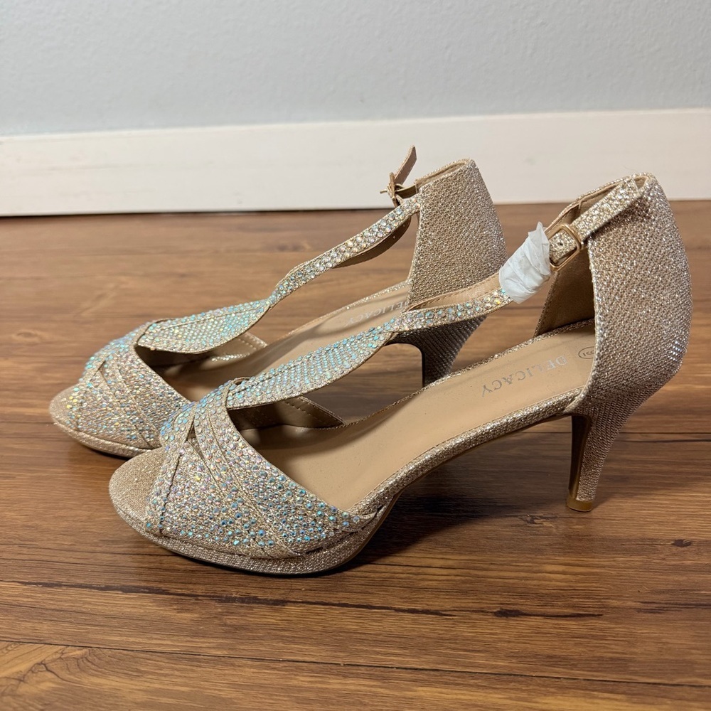Delicacy Sparkling Silver T-Strap Evening Kitten Heels Size 9 Rhinestone Wedding